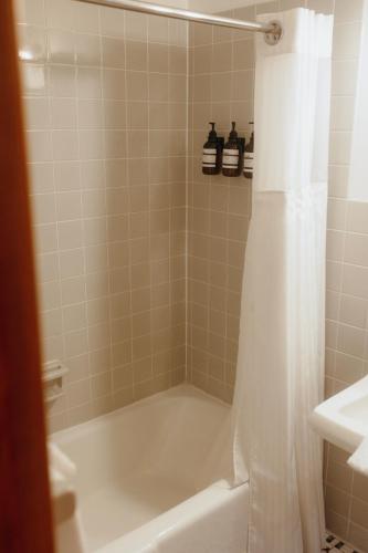 Berkshire Valley Inn in Williamstown, USA