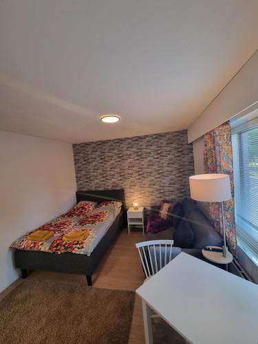 Kompakti yksiö numero 6 pienkerrostalossa (Kompakti yksio numero 6 pienkerrostalossa) in Pori