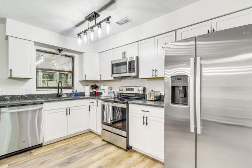 Ocala Home with Fenced Yard Near WEC Dogs Welcome! in Ocala Ridge, USA