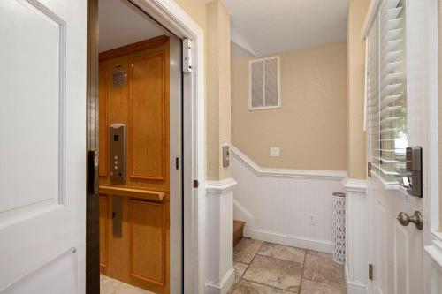 Five-Bedroom Holiday Home image 10