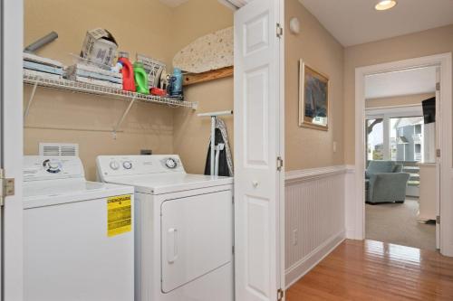 Five-Bedroom Holiday Home image 9
