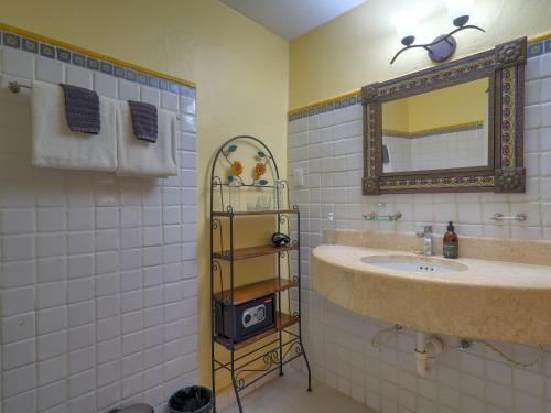 Queen Room image 3