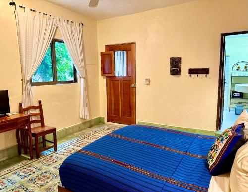 Queen Room image 6