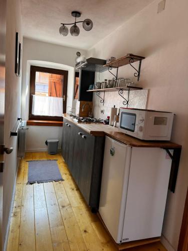 virtuve, CASA DI MONTAGNA BnB - LEO in Danta