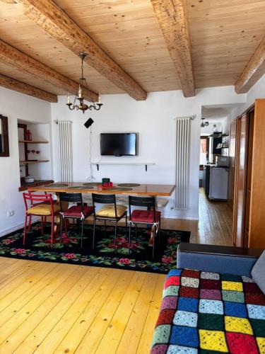 Koplietošanas atpūtas telpa ar TV, CASA DI MONTAGNA BnB - LEO in Danta