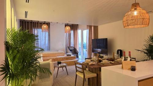 Luxury 2BR Biophilic Retreat with Private Jacuzzi, Massage Chair & Infinity Pool, Dubai (foto 7)
