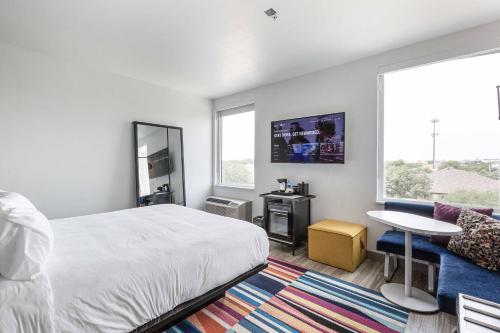 room detail thumbnail 1
