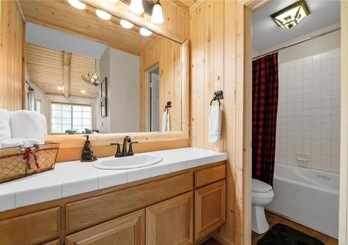 Ski In Ski Out Two Bedroom Condo in Big Bear Lake, USA
