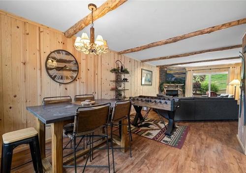 Ski In Ski Out Two Bedroom Condo in Big Bear Lake, USA
