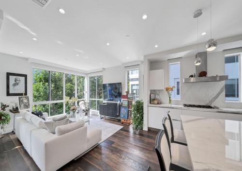 Expansive 3 Bedroom Stunning Apartment in Los Angeles, USA