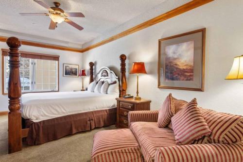 Studio Apartment with King Bed image 7