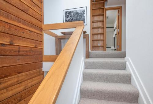 Courtside Mountain Retreat - image 3