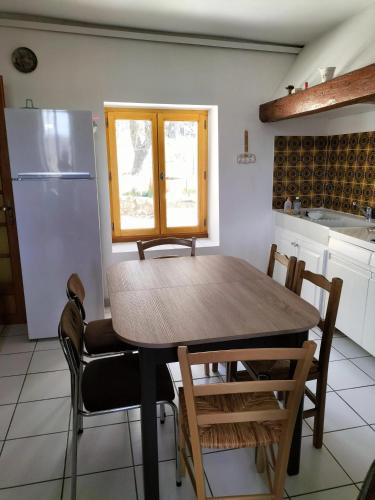 Balcó/terrassa, Villa charmante à Sisteron avec piscine privée (Villa charmante a Sisteron avec piscine privee) in Sisteron