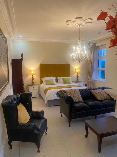 St Columbs House - image 2