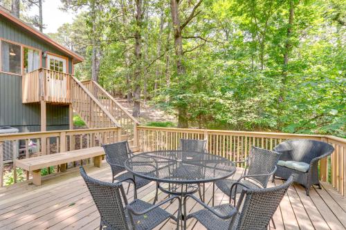 Lakefront Cabin Less Than 3 Mi to Dtwn Eureka Springs! in Eureka Springs, USA