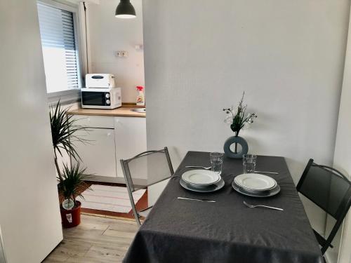 кухня, Cosy et lumineux face Seine river - 20 min Paris in Льо Везине