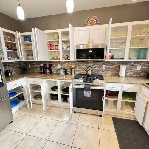 4BR king bed EVCharger, 10min to Strip Raiders Airport!, Las Vegas (photo 5)