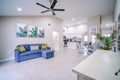 Charm Retreat Modern Haven in Great Location Charm Retreat Modern Haven in Great Location