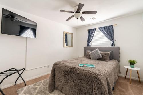 4BR king bed EVCharger, 10min to Strip Raiders Airport!, Las Vegas (photo 6)
