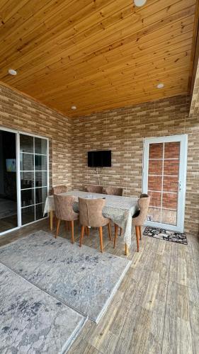 Quba Qəçreşdə dağüstü ev (Quba Qəcresdə dagustu ev) in Qechresh