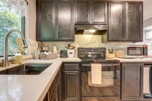 Downtown Fair Oaks Home about 15 Mi to Sacramento!