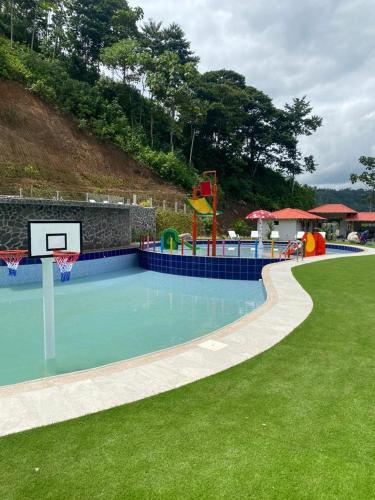 Akvaparks, Quinta Vacacional Puerto Quito - Urb Privada El Jardín (Quinta Vacacional Puerto Quito - Urb Privada El Jardin) in Pedro Vicente Maldonado
