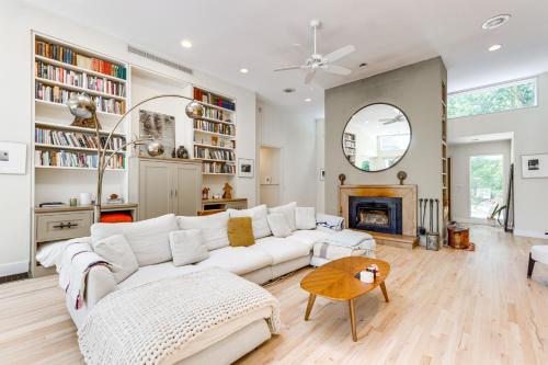 Hamptons Home with Private Pool, 1 Mi to Beach! in Wainscott, USA