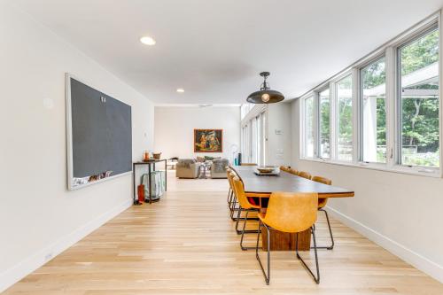 Hamptons Home with Private Pool, 1 Mi to Beach! in Wainscott, USA