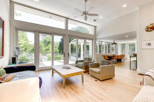 Hamptons Home with Private Pool, 1 Mi to Beach! in Wainscott, USA