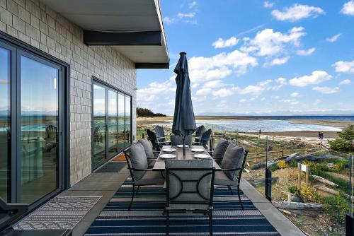 Beachfront Villa #14 at The Beach House in Campbell River (BC)