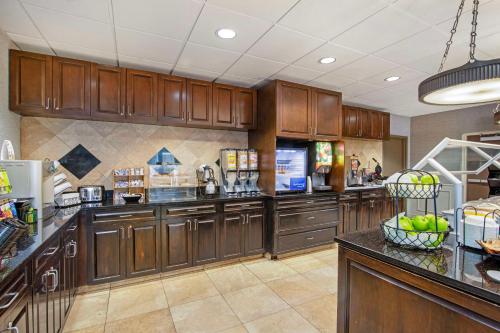 Best Western Savannah Historic District - image 11