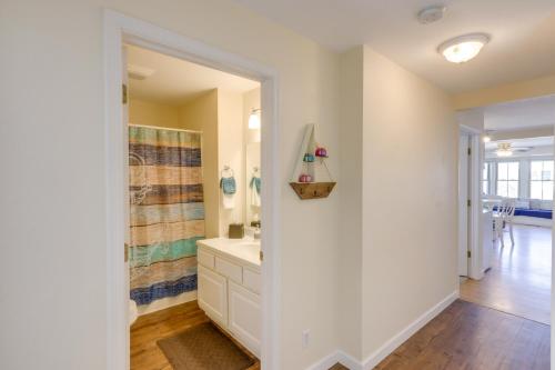 Cozy Delafield Apartment - Walk to Lake! in Delafield