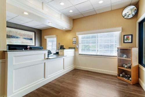 Best Western Springfield Hotel - image 11