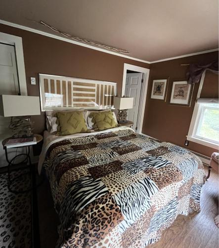 Corner Queen Room