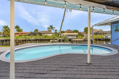 Canalfront Oasis with BBQ Patio Kayaks and Dock! - image 8
