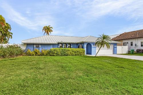 Canalfront Oasis with BBQ Patio Kayaks and Dock! - image 10
