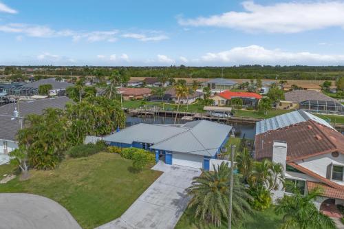 Canalfront Oasis with BBQ Patio Kayaks and Dock! - image 2
