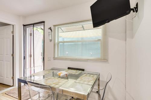Cozy Miami Cottage 5 Mi to Dtwn! in Miami, USA