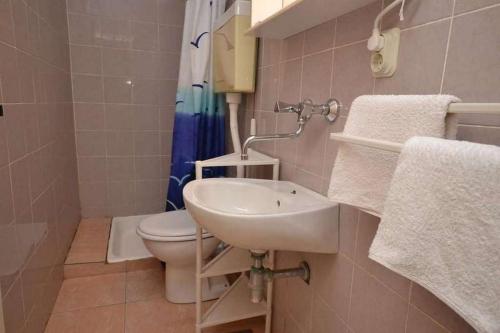 Two-Bedroom Apartment with Terrace and Sea View image 5