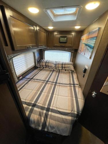 AJ-XL RV Rental