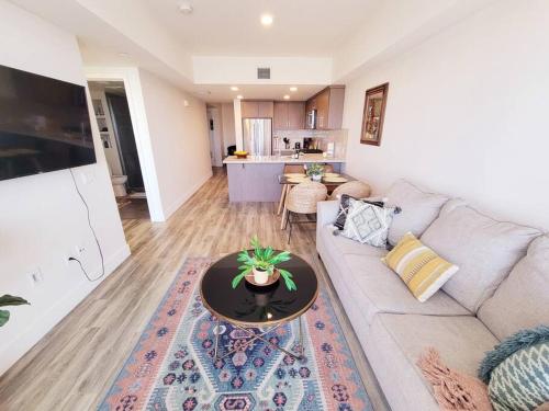 Bayview Lux One-bedroom Apartment 1min to Petco Park Convention Center Gaslamp Pool, Hot Tub in San Diego, USA