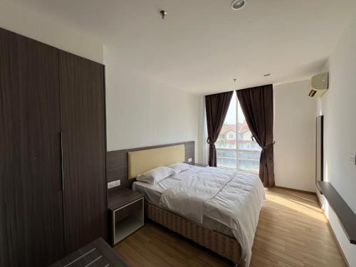 Teamwork Melaka - Entire Studio Apartment in Ayer Keroh Teamwork Melaka - Entire Studio Apartment in Ayer Keroh