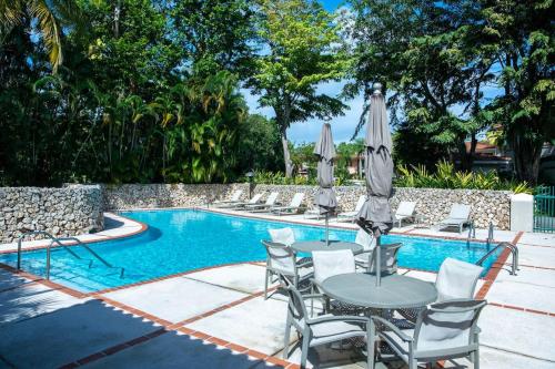 Villa Granada at Dorado Beach Resort pool nearby