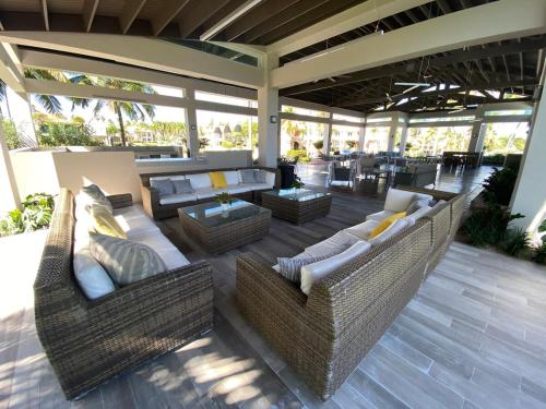 Family Villa Oleana Waterviews Oceanfront with water and generator in Vega Alta