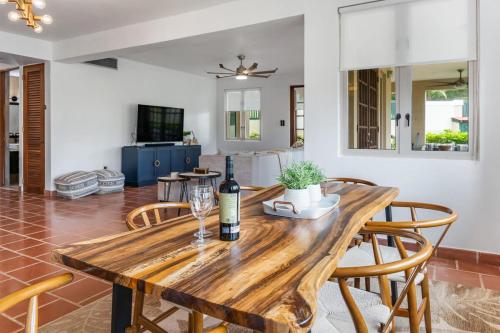 Upscale villa in gated community beach access Yari in Vega Alta