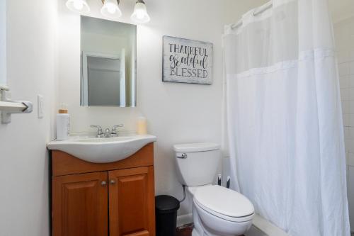 Comfort and Urban 1 bed with parking 5 min to beach in Hollywood, USA
