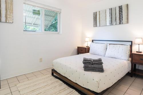 Comfort and Urban 1 bed with parking 5 min to beach in Hollywood, USA