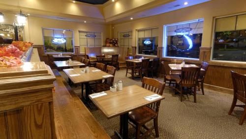 Restaurante, Travelodge by Wyndham Ottawa East in Ottawa