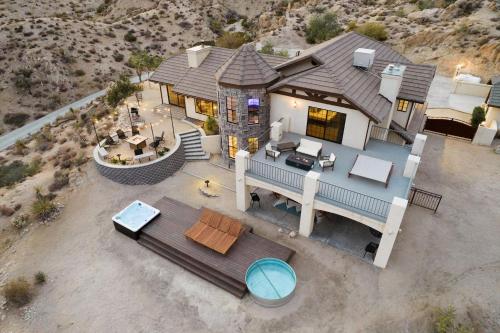The Citadel - Huge Cowboy Tub, Hot Tub, Firepits in Yucca Valley, USA