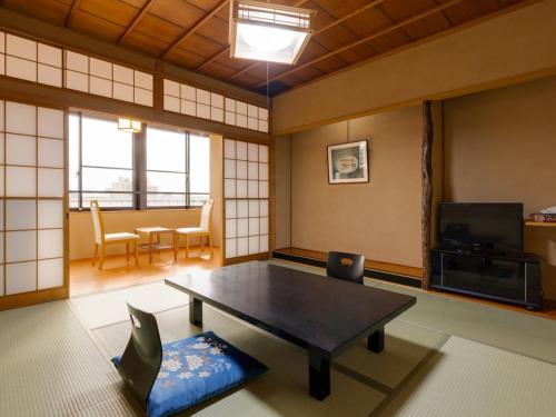 room detail thumbnail 2